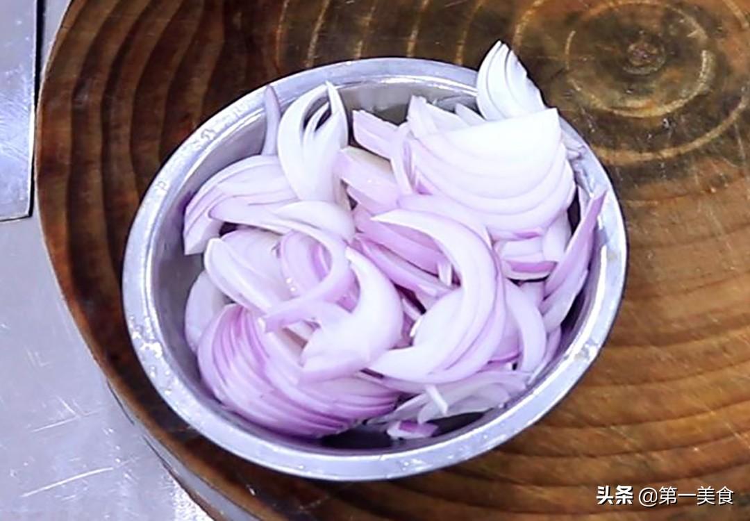 洋葱炒鸡蛋是怎么炒的_洋葱炒鸡蛋的做法教程