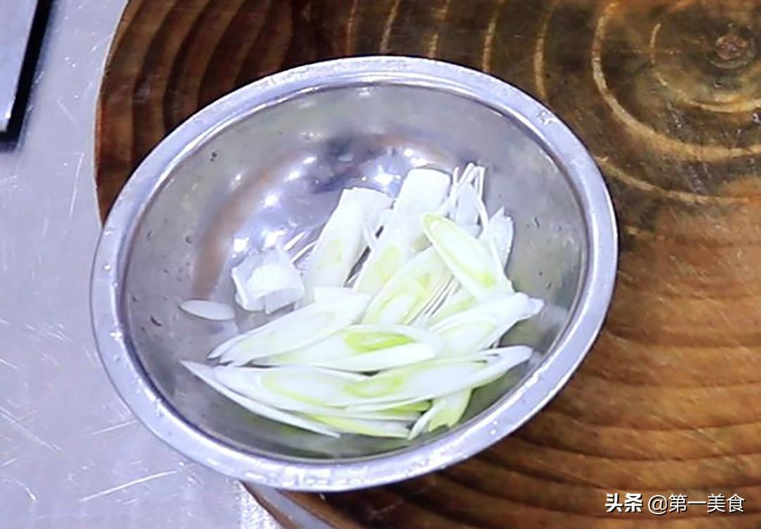 洋葱炒鸡蛋是怎么炒的_洋葱炒鸡蛋的做法教程