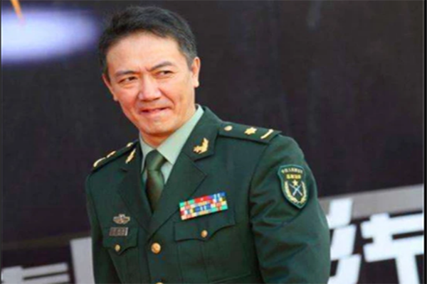 如何看懂军官的级别资历章_一文告知
