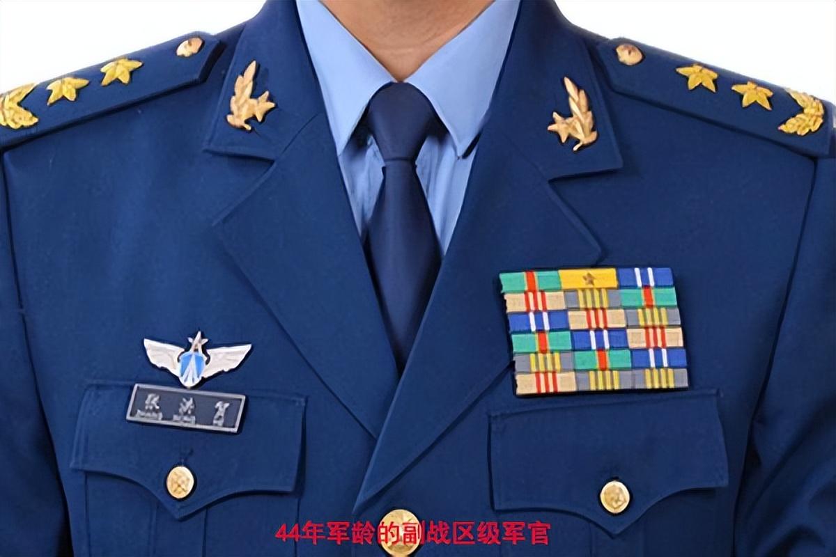 如何看懂军官的级别资历章_一文告知