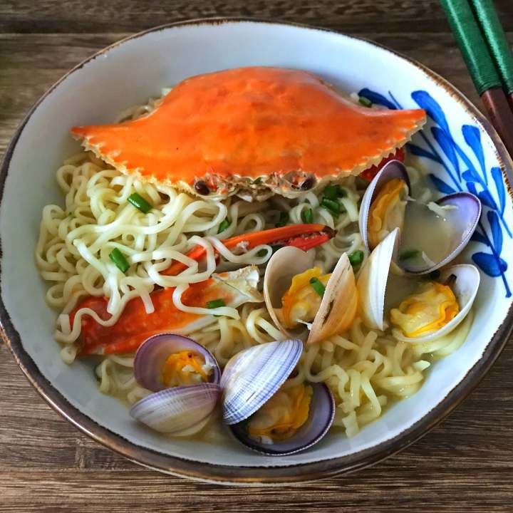 梭子蟹海鲜面怎么煮_梭子蟹海鲜面的做法教程
