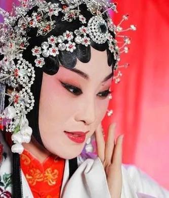 张火丁是谁_张火丁个人简介