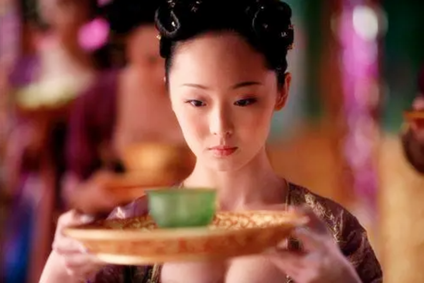 男人为什么都喜欢胸大的女人_你知道吗