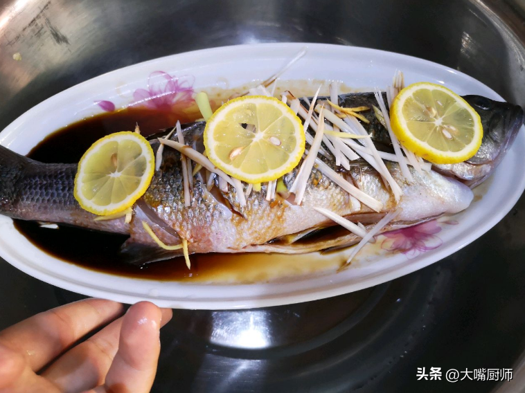 清蒸鲈鱼怎么做_清蒸鲈鱼的做法教程