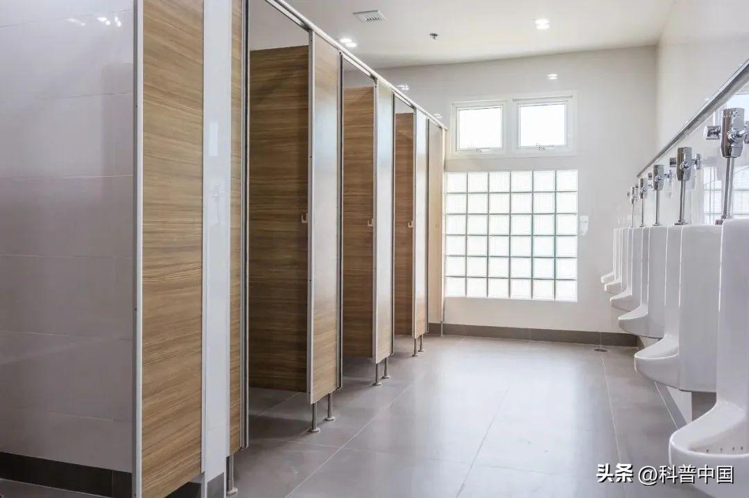 为啥公共厕所的门下都要空一截_你知道吗