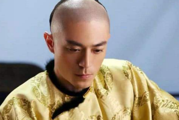 为什么秦始皇要穿黑色龙袍_什么原因