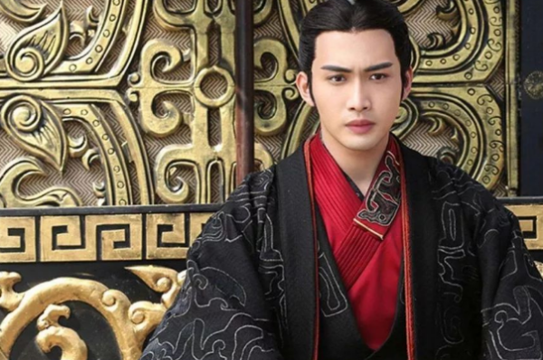 为什么秦始皇要穿黑色龙袍_什么原因