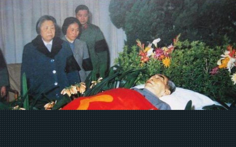 周总理的骨灰撒在了哪里_为何撒在四个地方