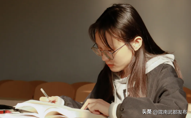 大学专业怎么选_大学专业就业率排名