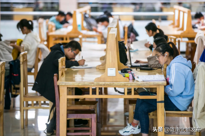 大学专业怎么选_大学专业就业率排名