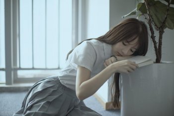 爱上一个不该爱的人怎么办_怎么走出来