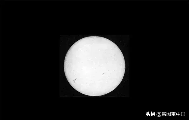 世界上第一台照像机谁发明的_照相机是哪国人发明的