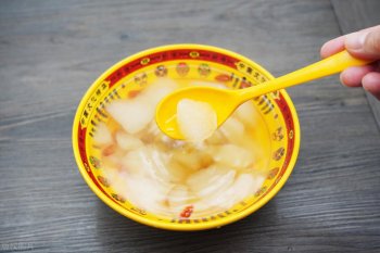 如何制作冰糖雪梨_冰糖雪梨的正确煮法
