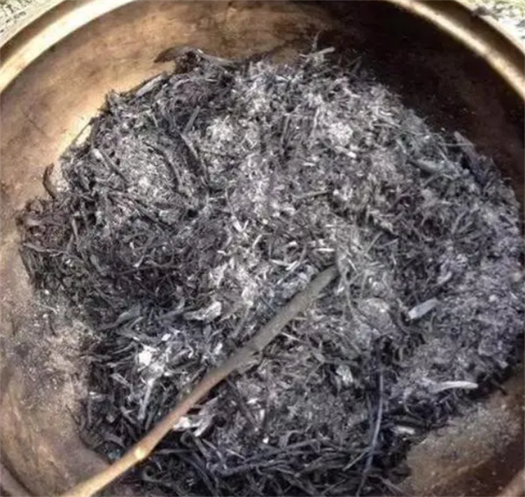 如何自制草木灰_自制草木灰的简单方法