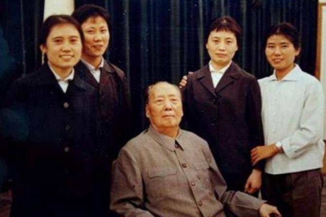 毛主席身边的秘书分别是谁_毛主席秘书简介