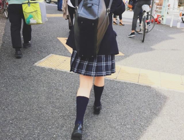 为什么日本女生穿裙子_一年四季都穿短裙吗