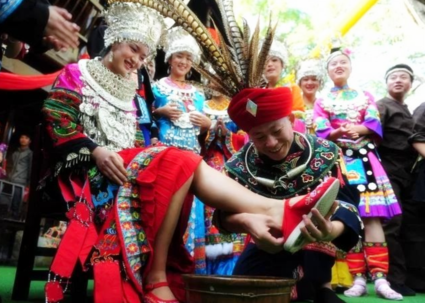 古代鞋子不分左右吗_什么是试鞋卜婚