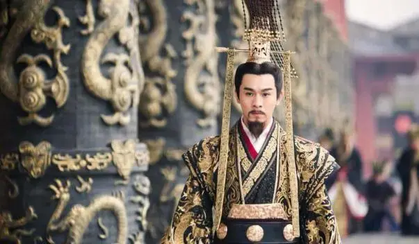 大秦崩溃该怪谁_大秦多少年灭亡的