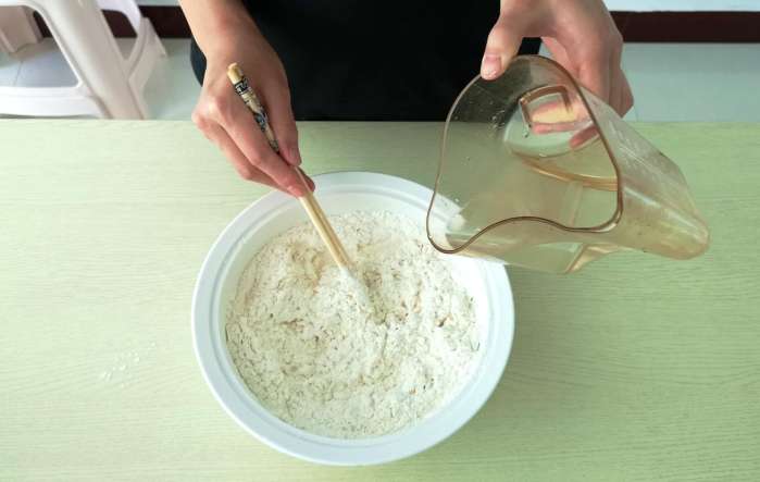 油条怎么做_油条的做法及步骤
