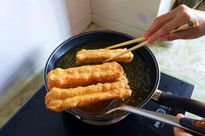 油条怎么做_油条的做法及步骤