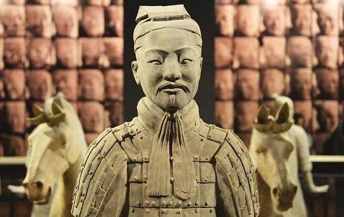 秦始皇陵兵马俑是真人做的吗，怎么来的