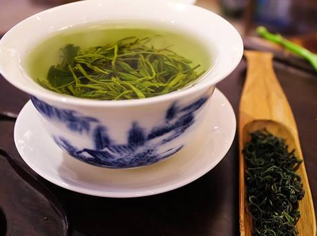 红茶和绿茶哪个好，绿茶和红茶哪个好喝
