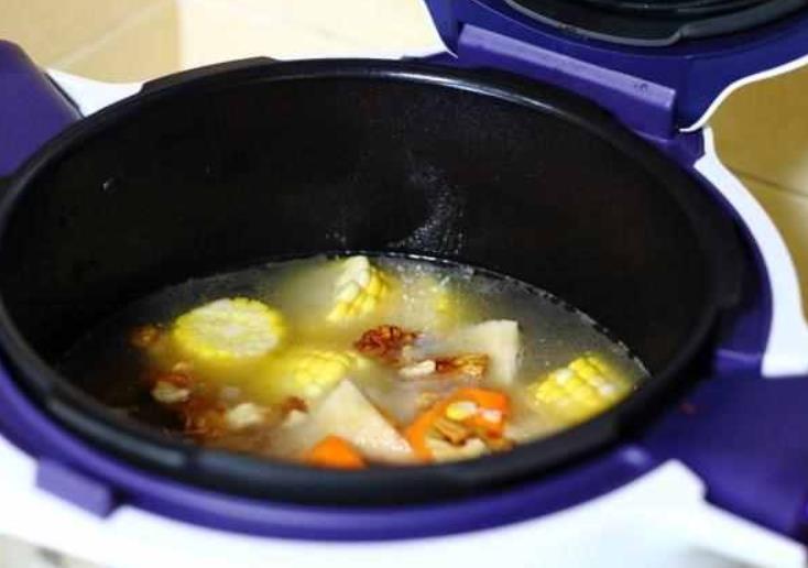 炖排骨焯水还是不焯水,炖排骨需不需要焯水