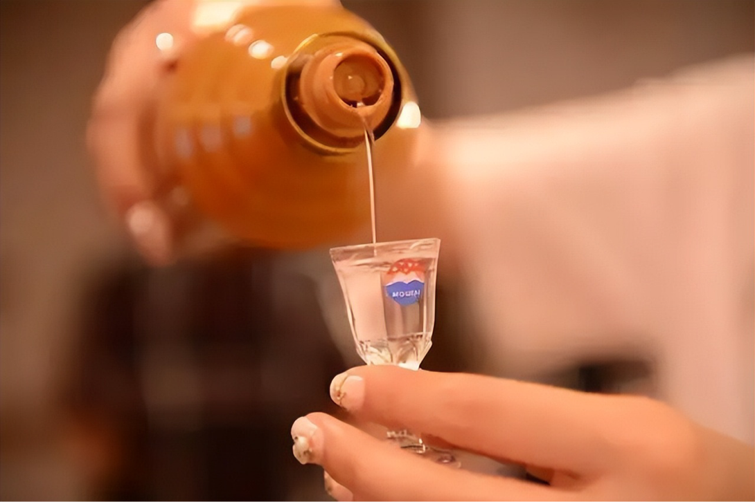高度酒和低度酒哪个好喝，高度酒比低度酒好吗