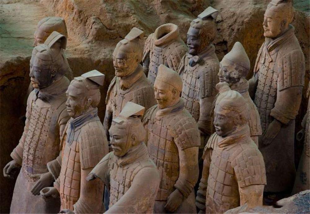 兵马俑是用真人烧制的吗，兵马俑陪葬了多少活人