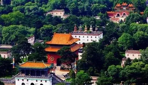 清朝修建避暑山庄是什么政策