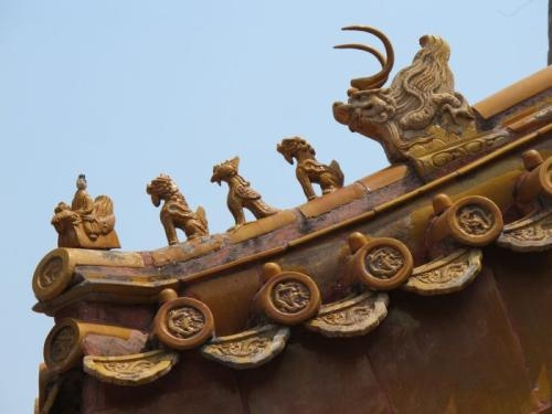 骑凤仙人是什么，为什么在屋顶