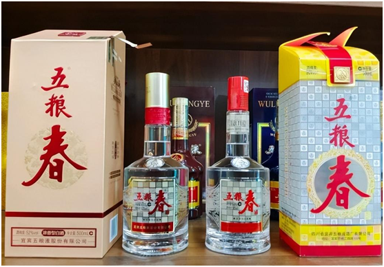 喝酒带矿泉水什么意思，喝白酒时候喝矿泉水好吗