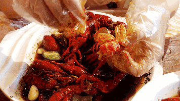 吃小龙虾带手套为什么还有油，吃小龙虾用什么手套
