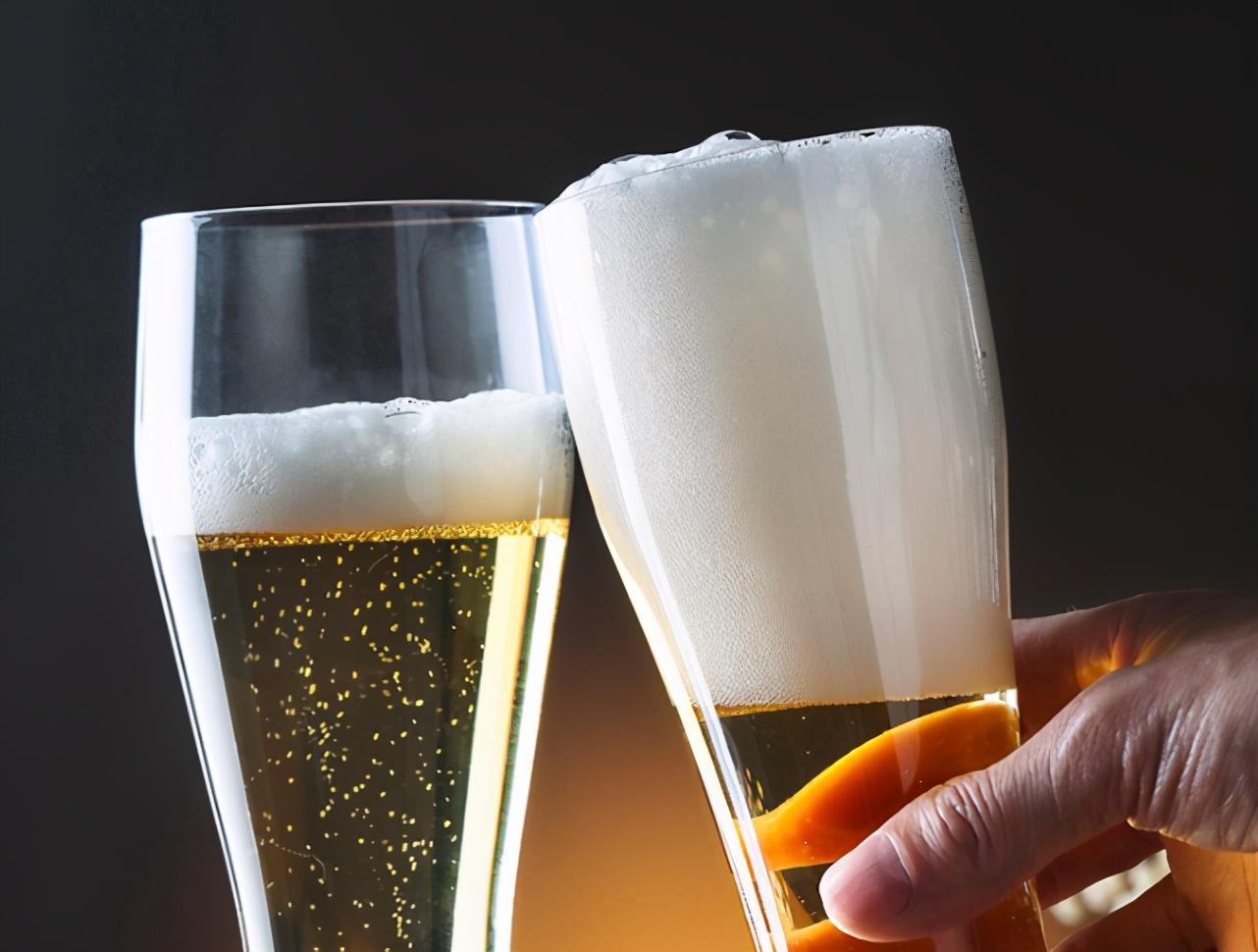 精酿啤酒和工业啤酒哪个好，精酿啤酒与工业啤酒的区别