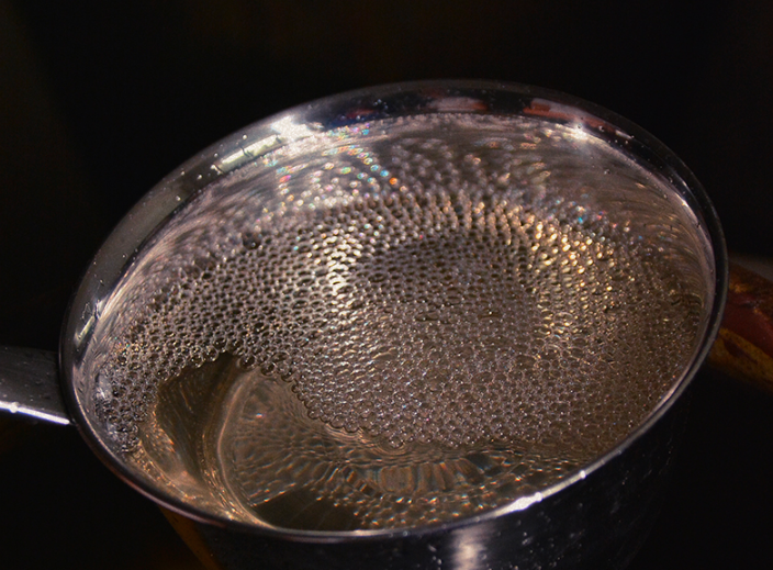 怎样分清粮食酒还是勾兑酒，纯粮酒与勾兑酒的区别