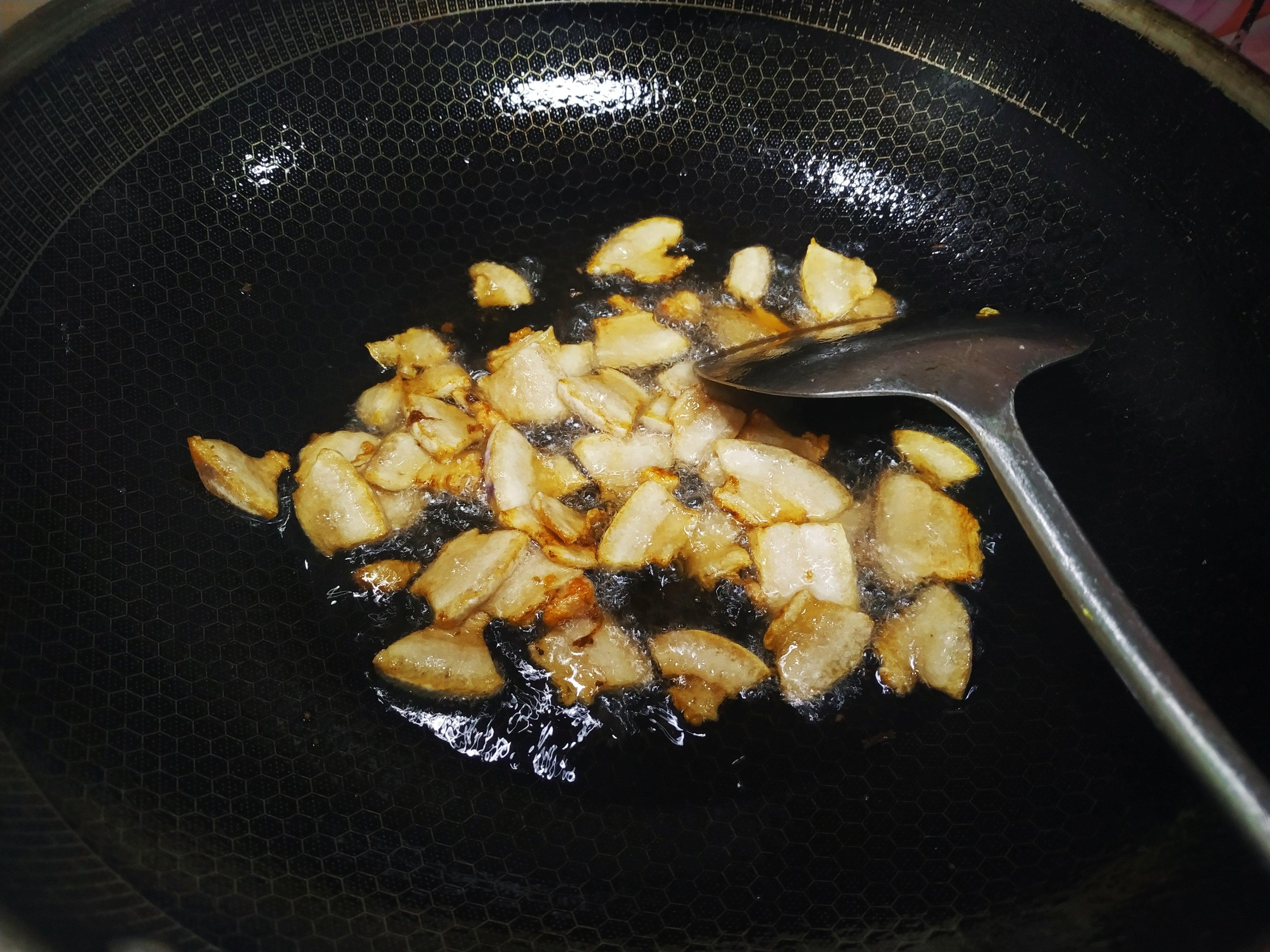 肉炒辣椒先放肉还是辣椒，你是怎么放的