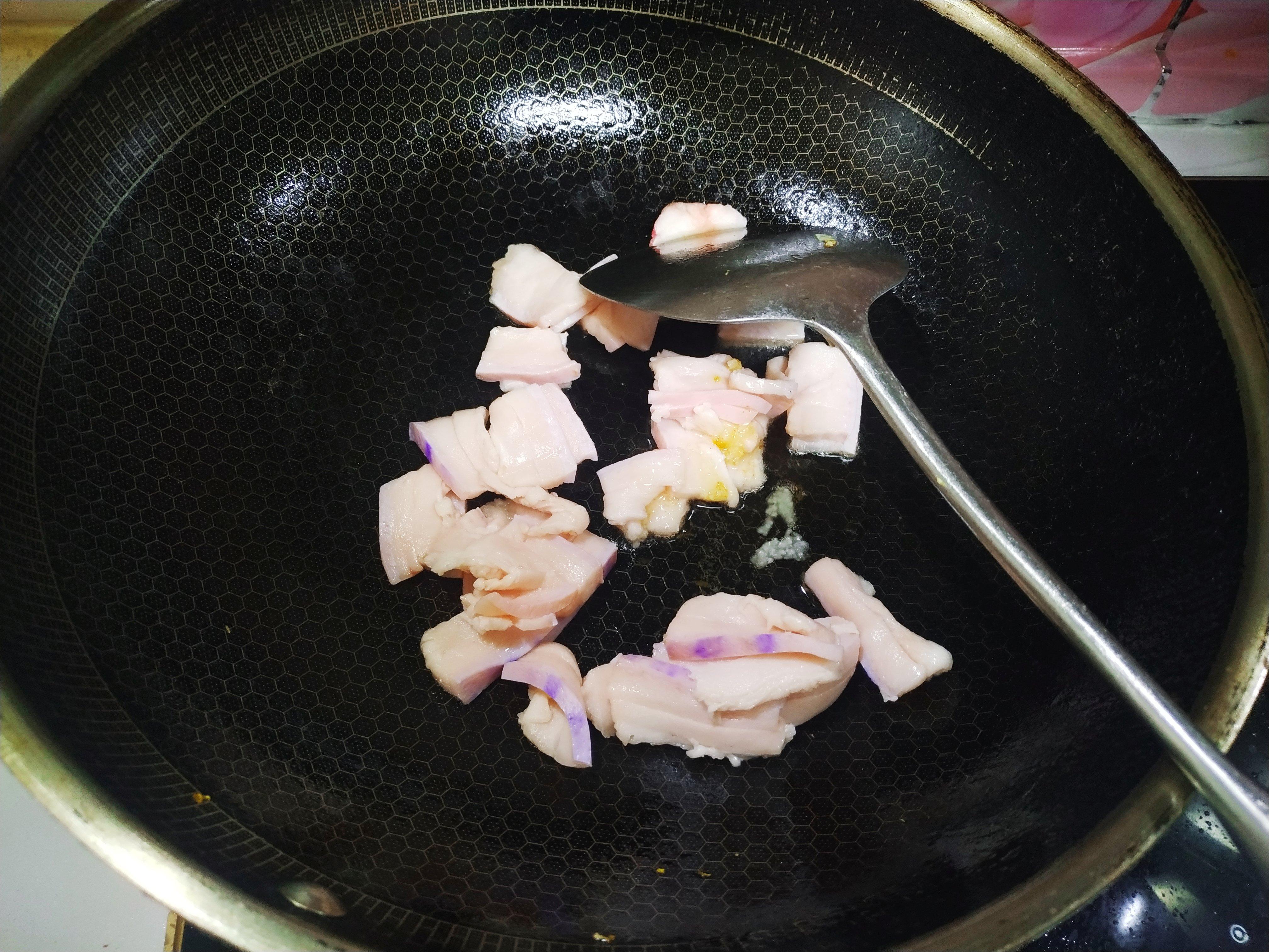 肉炒辣椒先放肉还是辣椒，你是怎么放的