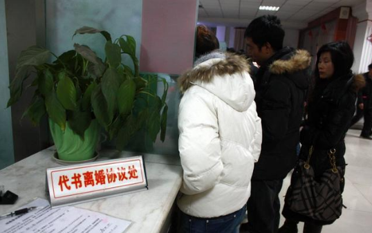 婚外情离婚怎么赔偿，婚外情离婚赔偿标准