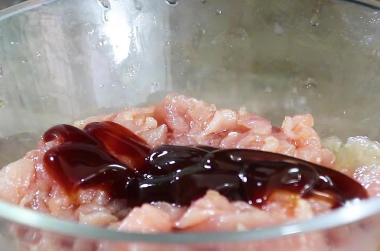 水煮肉片用什么肉，水煮肉片的做法配料