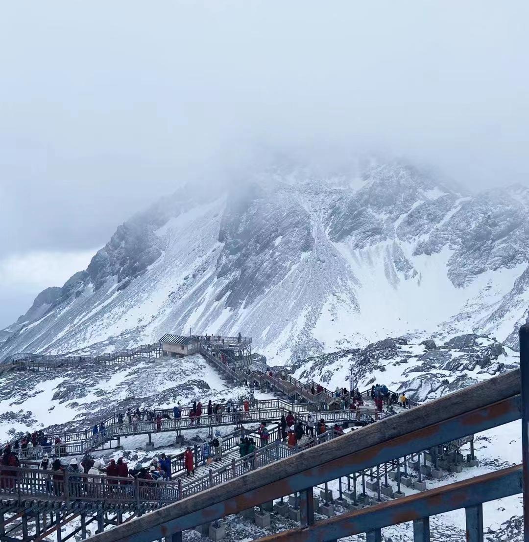 爬玉龙雪山需要准备哪些东西，爬玉龙雪山怎么穿衣