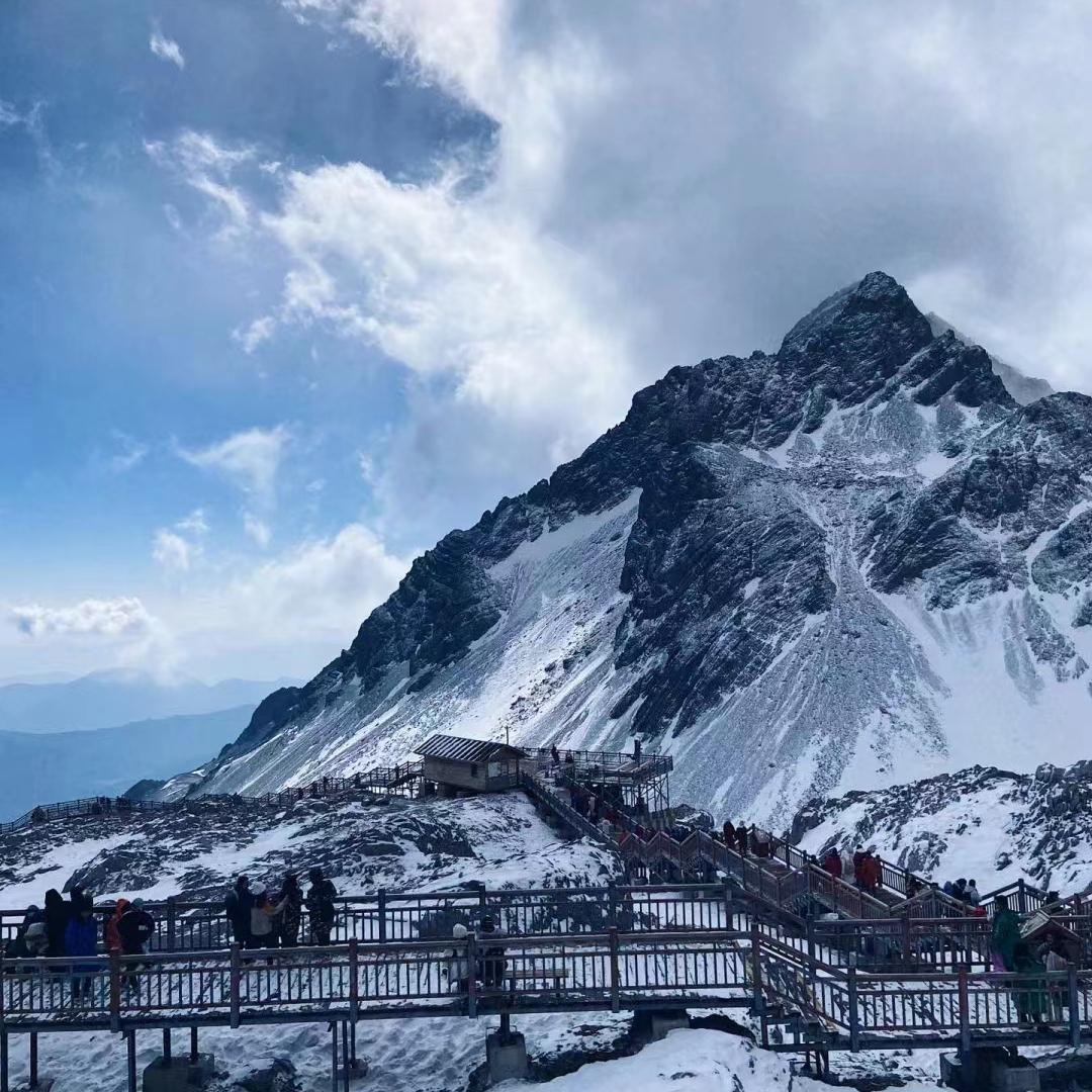 爬玉龙雪山需要准备哪些东西，爬玉龙雪山怎么穿衣