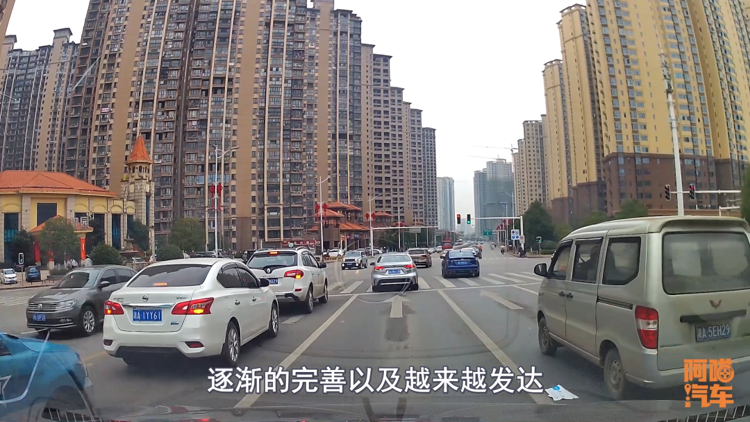 电子手刹和自动驻车哪个好用，电子手刹和自动驻车一样吗