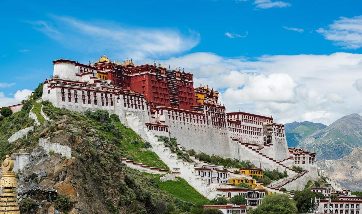 西藏旅游哪里值得去，西藏旅游最值得去的景点推荐