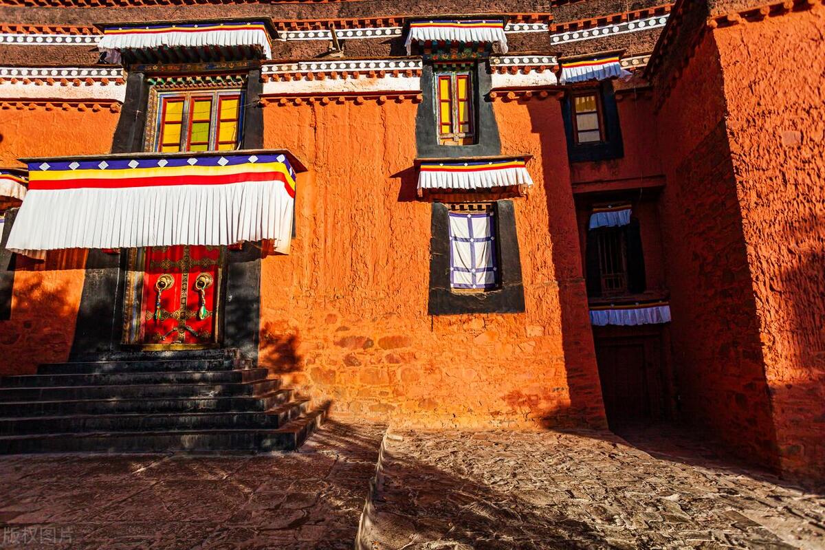 西藏旅游哪里值得去，西藏旅游最值得去的景点推荐