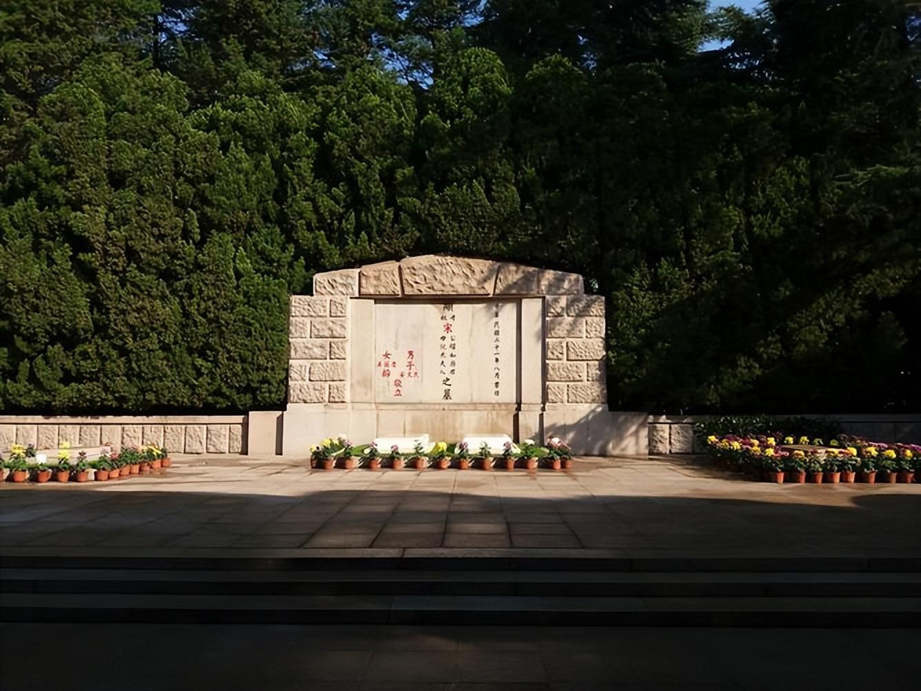 宋庆龄为何拒绝与孙中山合葬，什么原因