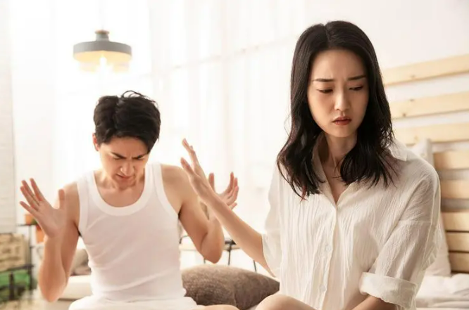 吵架后女人的表现决定了爱你的程度