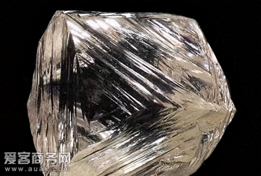 金刚石和钻石是一样的吗，金刚石跟钻石的区别