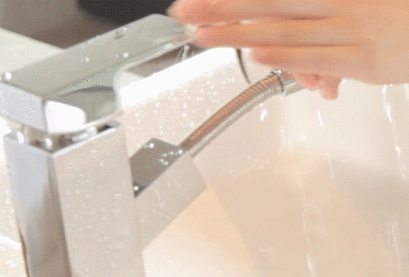 水龙头水渍是什么原因，水龙头水渍怎么处理