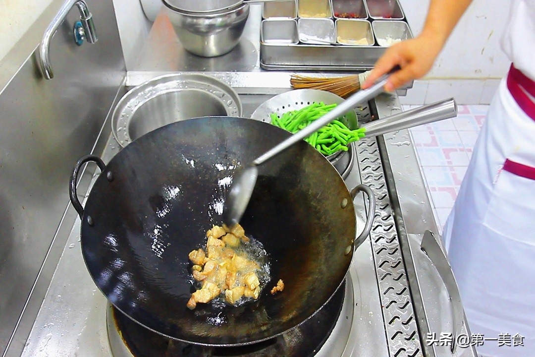 豆角怎么炒才好吃，豆角的做法教程
