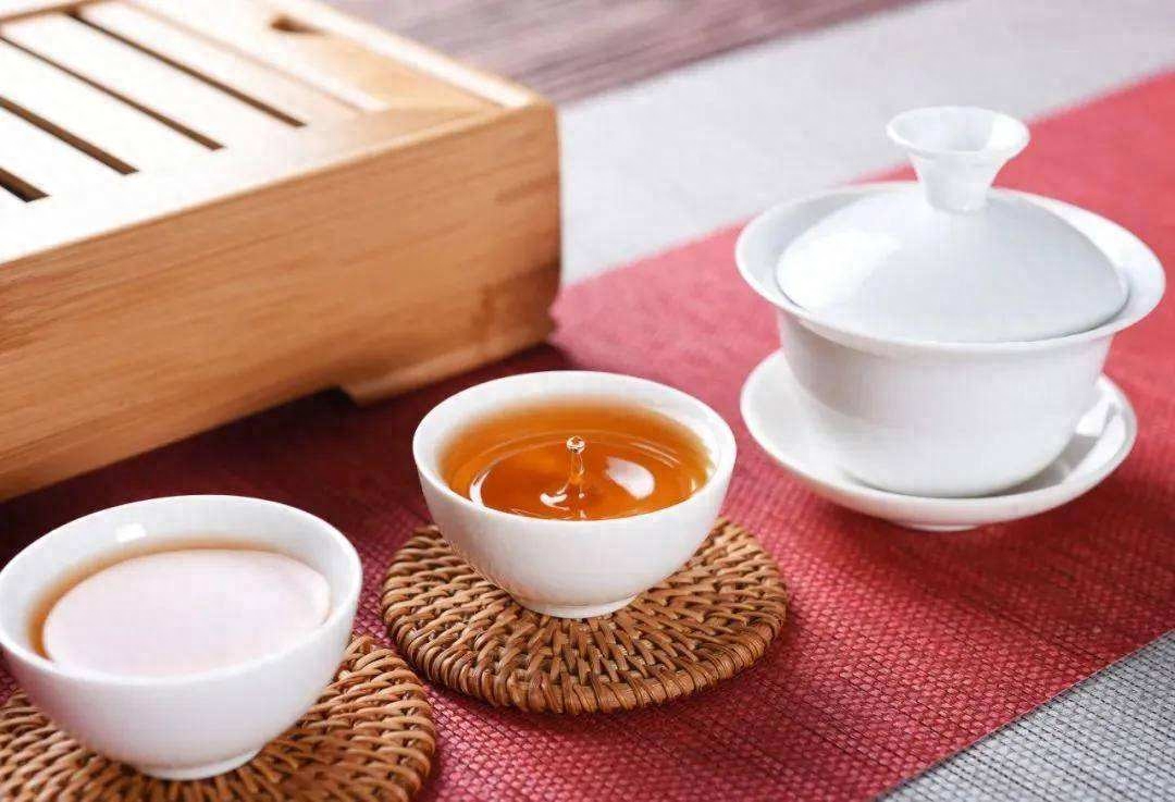 炎炎夏日喝什么最解渴，为何热茶更解渴